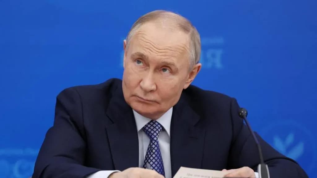 Putin suggests Russia open to direct talks with Ukraine