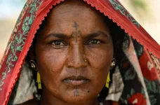 Screenshot 2025-08-20 at 18-31-27 In Pakistan Hindu tattoos faints of women's faces.webp Screenshot 2025-08-20 at 18-31-27 In Pakistan Hindu tattoos faints of women's faces.webp