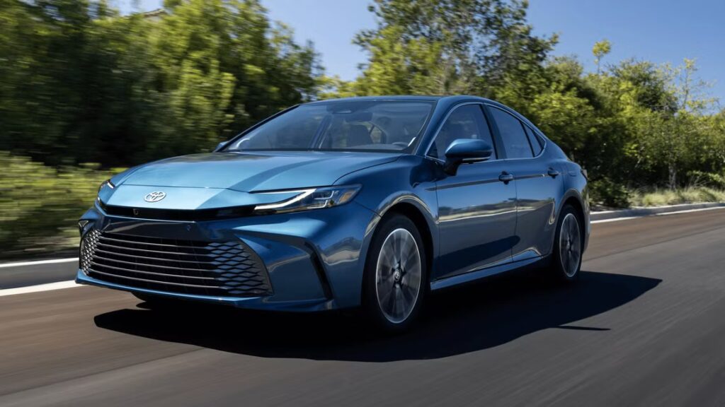 2025_camry_xle_awd_oceangem_100