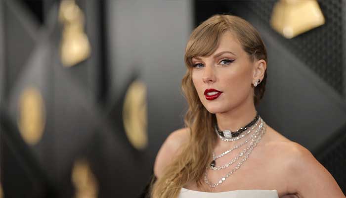 What happened that made Taylor Swift lose her songs?