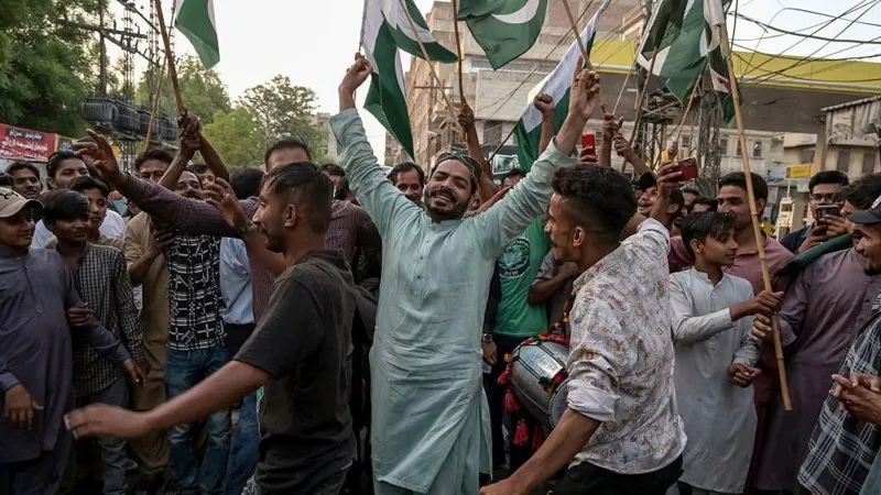 Pakistani people celebrated after the ceasefire between Pakistan and India, in Hyderabad, Sindh province